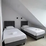 Апартаменты Odrodzenia 11 *